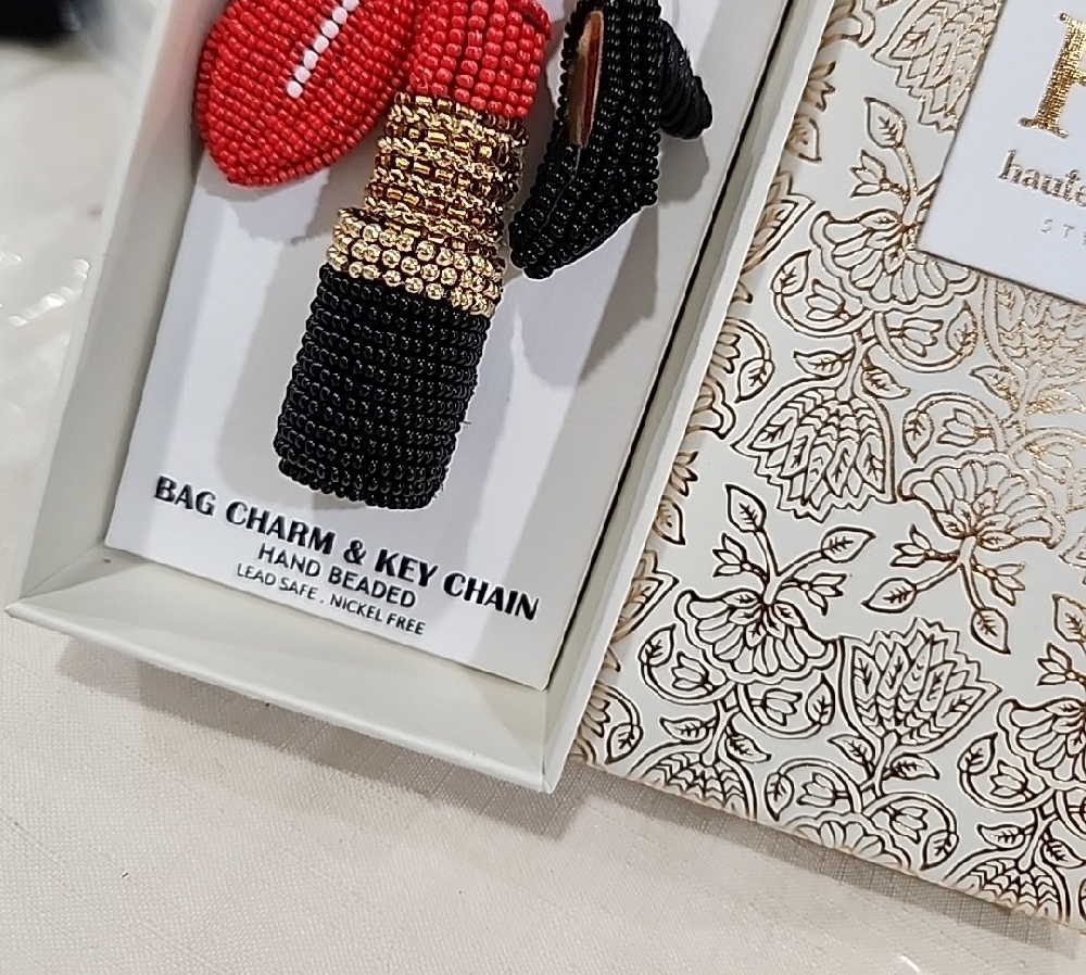 ❤️▪️Haute Hippie▪️Red and Black Hand Beaded Beauty Keychain & Bag Charm - Picture 4 of 5
